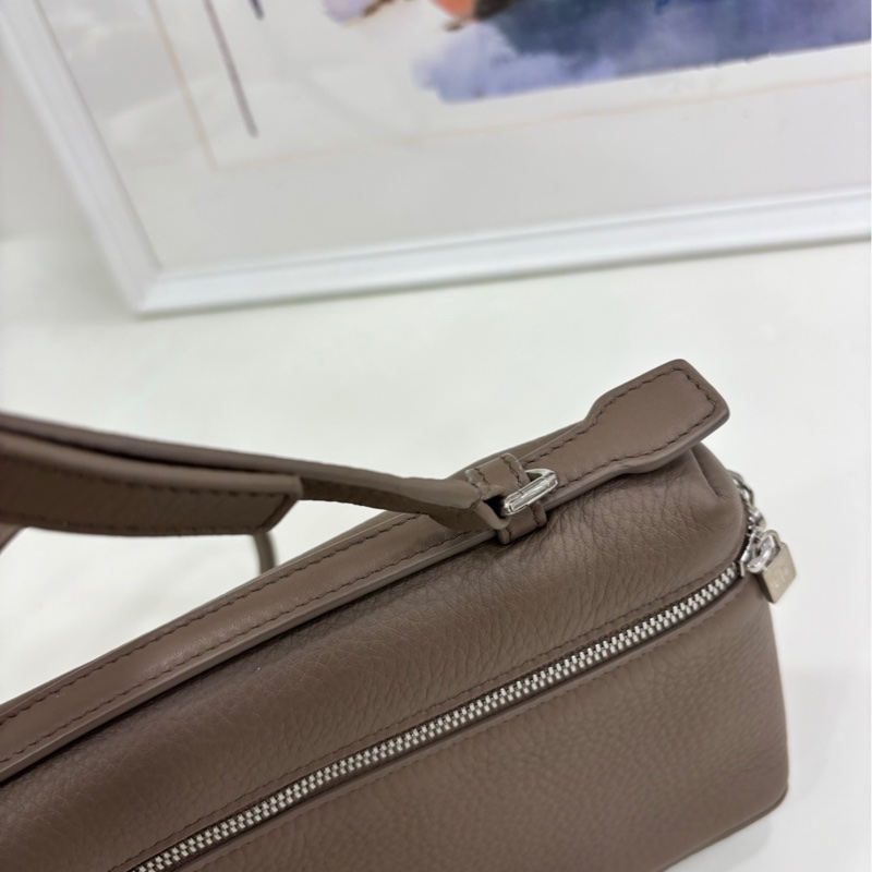 Loro Piana L19 大象灰銀色 23年購證 尺寸:19×11×6.5cm-6