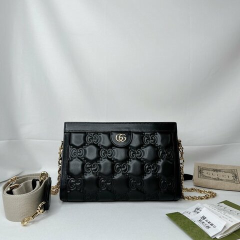 GUCCI Matelasse絎縫皮革斜背包