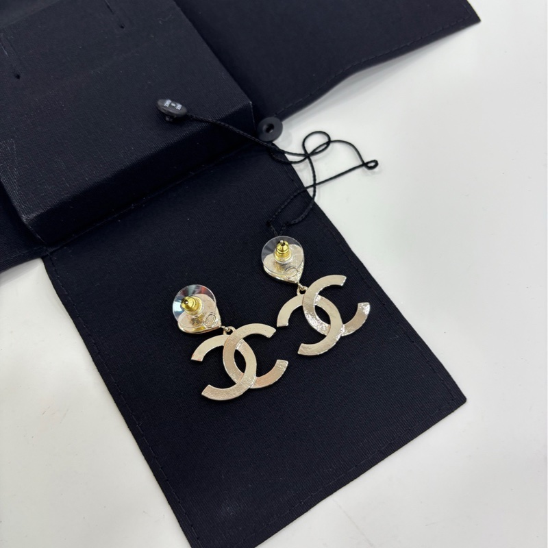 Chanel新款愛心雙C吊墜耳釘 全新未使用-5