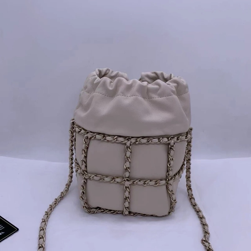 CHANEL Drawstring Bag Crossbody 白色單肩包鏈條包-1