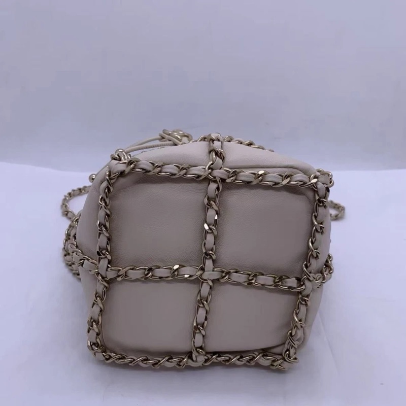 CHANEL Drawstring Bag Crossbody 白色單肩包鏈條包-4