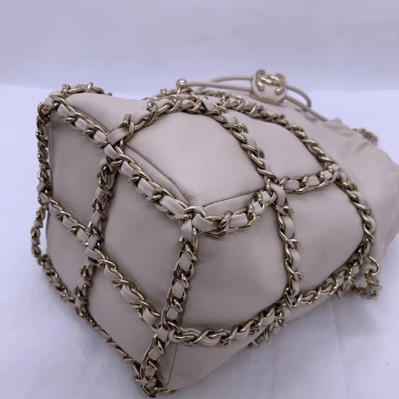 CHANEL Drawstring Bag Crossbody 白色單肩包鏈條包-5