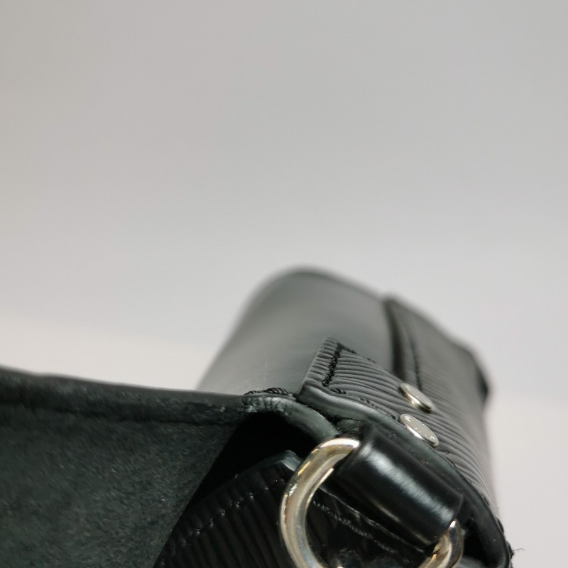 Louis Vuitton (LV) Bento Box牛皮水波紋斜挎包-14