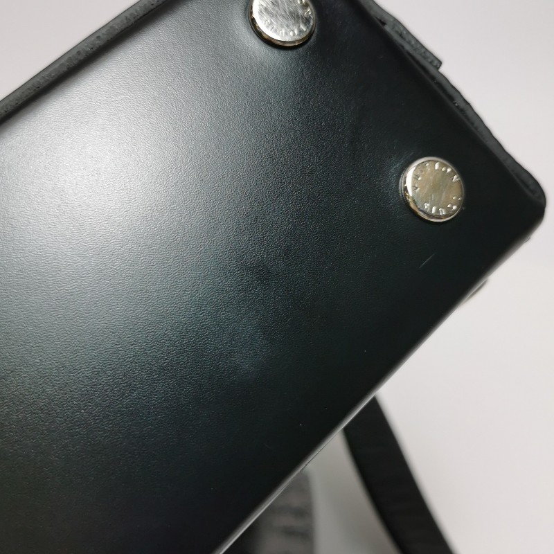 Louis Vuitton (LV) Bento Box牛皮水波紋斜挎包-15