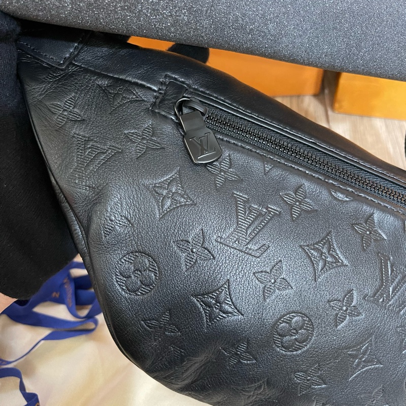 Lv黑色牛皮壓紋腰包（台灣專櫃購入配件齊全）-7