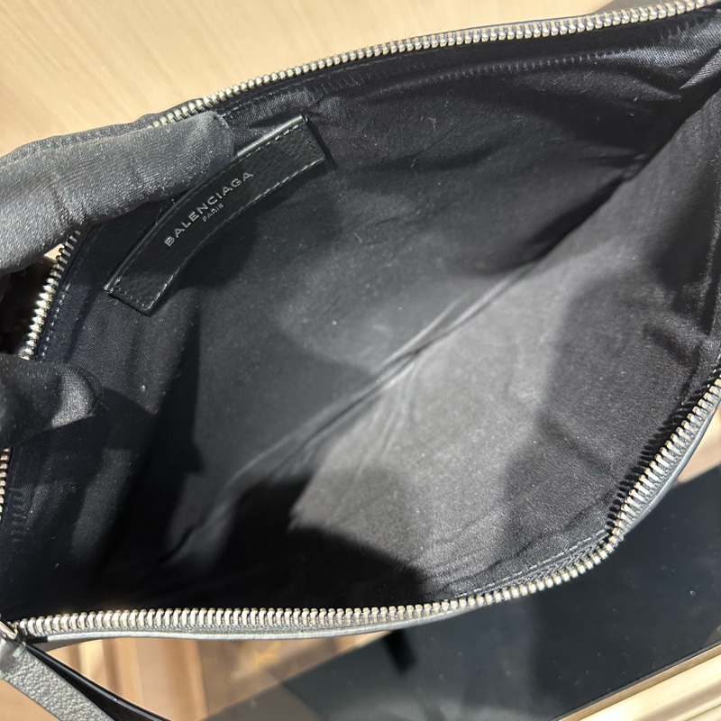 Balenciaga巴黎世家 字母微标Logo拉链开合 手拿包-8