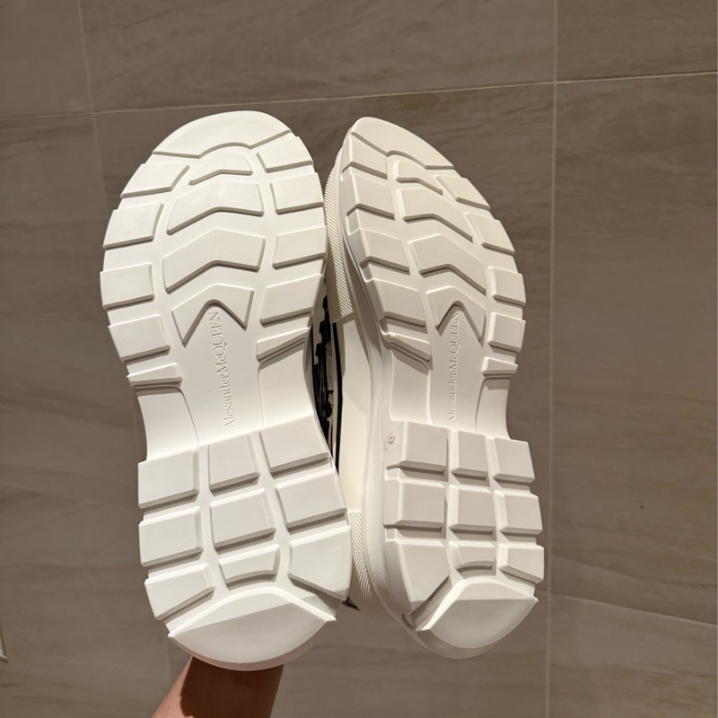 MCQ 馬丁鞋黑白塗鴉-6