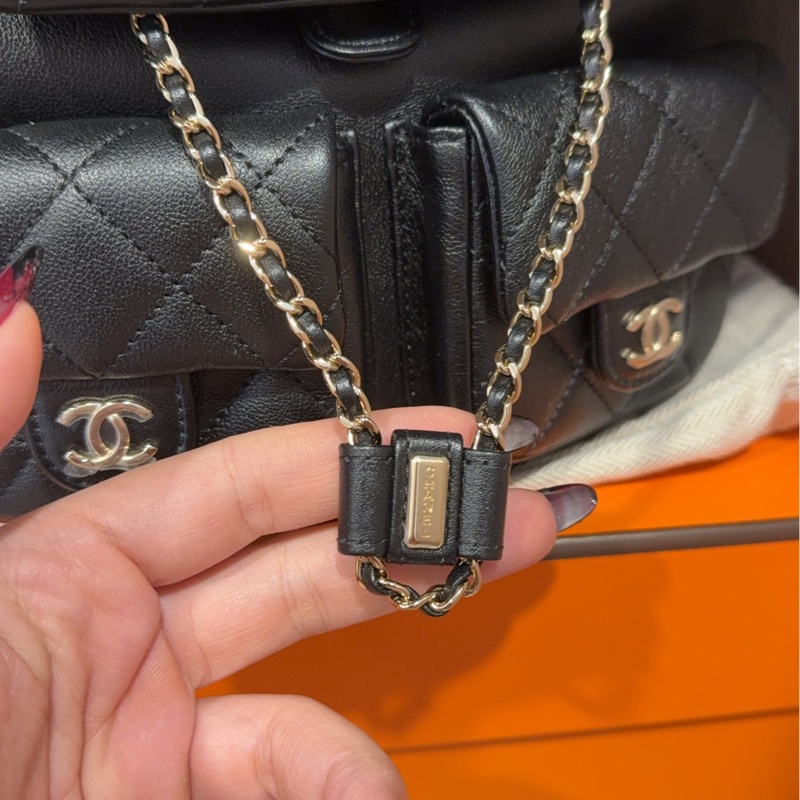 Chanel 平面牛皮雙口金釦小青蛙後背包-9