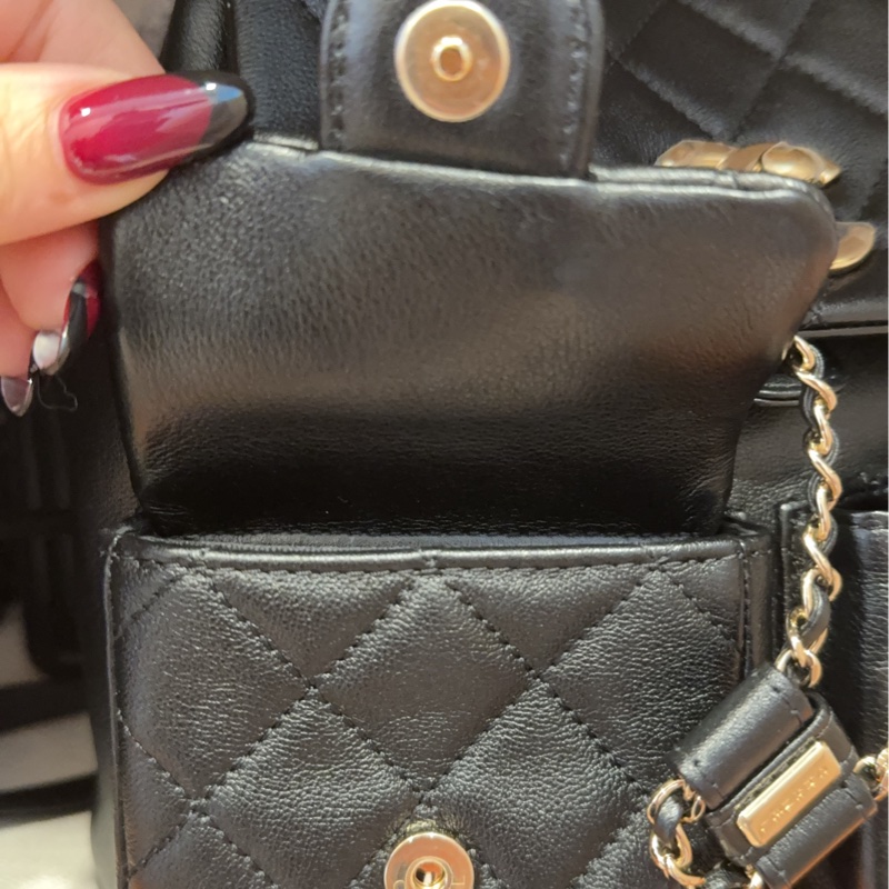 Chanel 平面牛皮雙口金釦小青蛙後背包-10