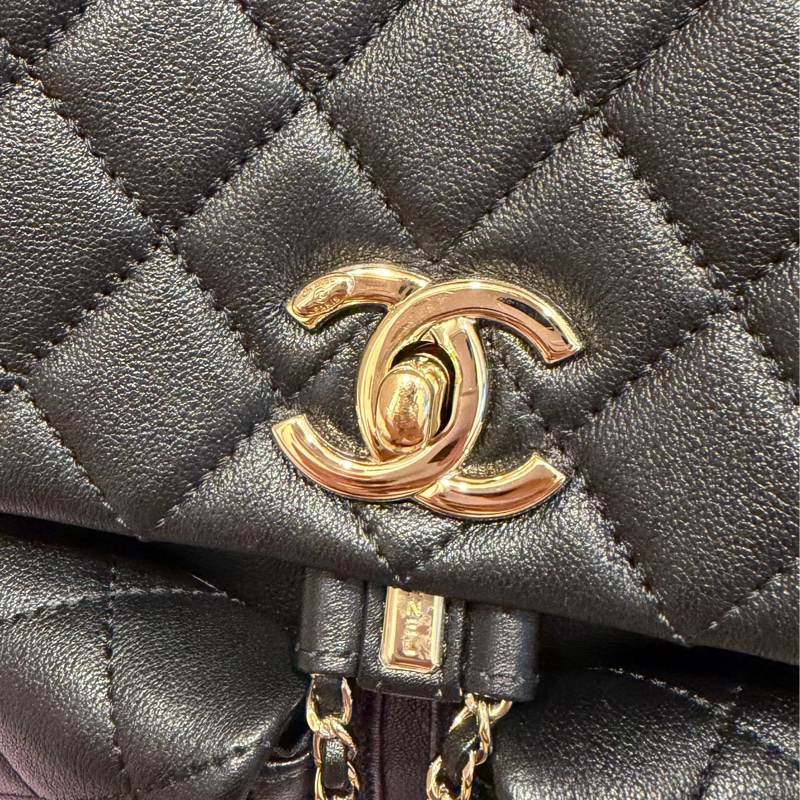 Chanel 平面牛皮雙口金釦小青蛙後背包-1