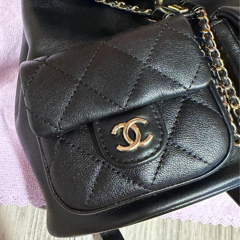 Chanel 平面牛皮雙口金釦小青蛙後背包-4