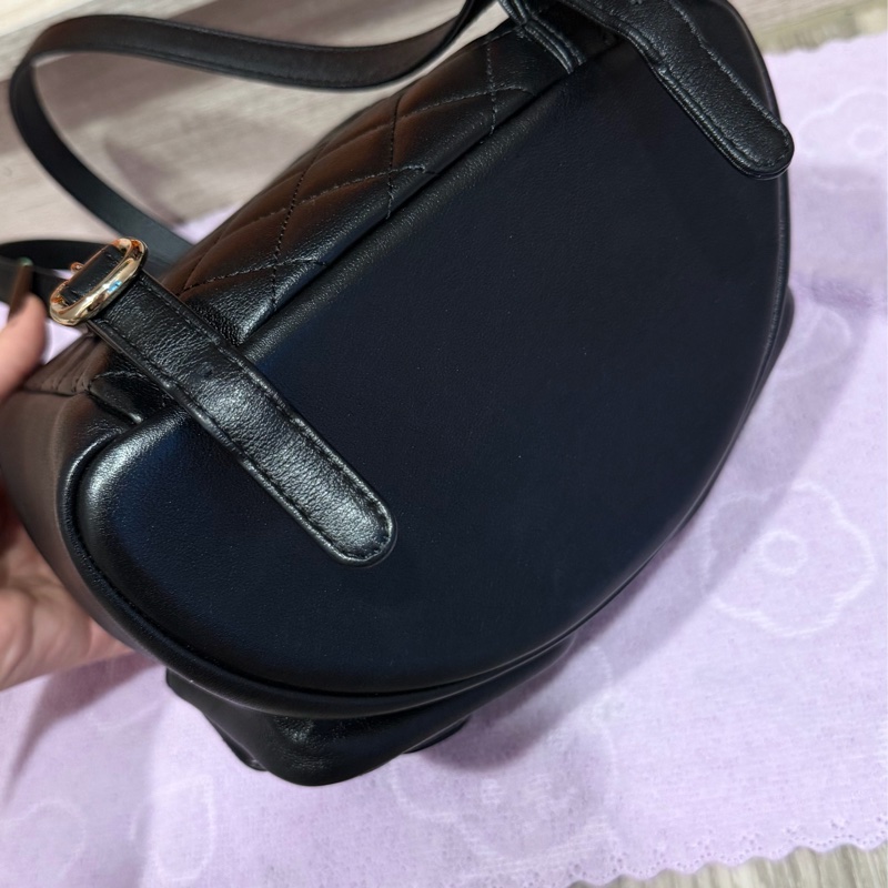 Chanel 平面牛皮雙口金釦小青蛙後背包-7