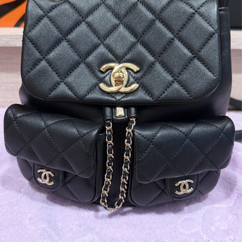 Chanel 平面牛皮雙口金釦小青蛙後背包-8