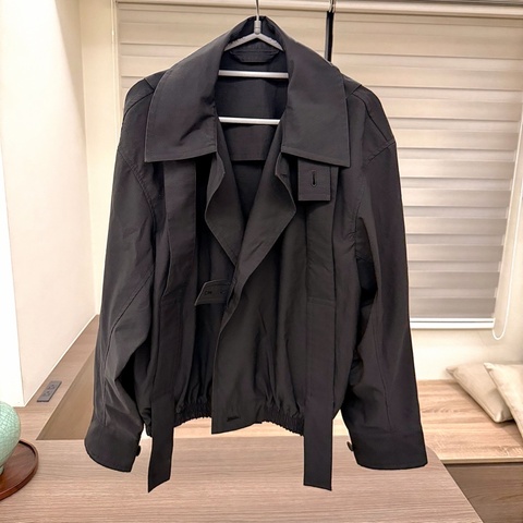 Homme Plisse 降落傘高領短版外套