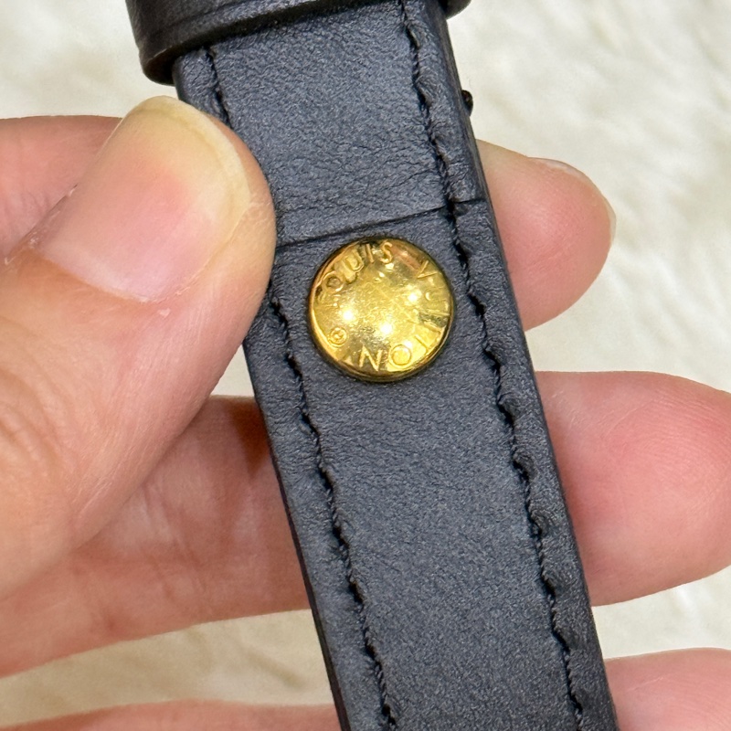 晶片款🎖️很輕好用的🖤LV黑色牛皮 大麻將包 長夾可放 斜背包 肩背包兩用-33