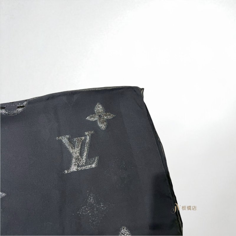 LV 黑色亮片浮雕LOGO長版絲巾-3