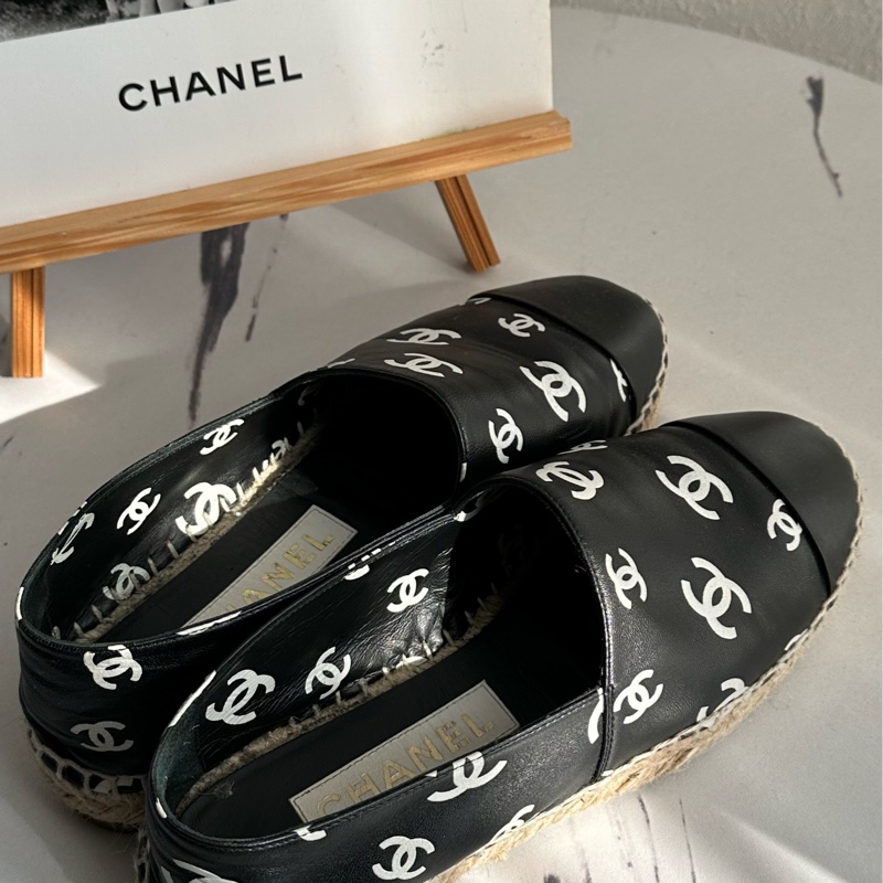 Chanel 美美的平底娃娃鞋 好好看😻-1