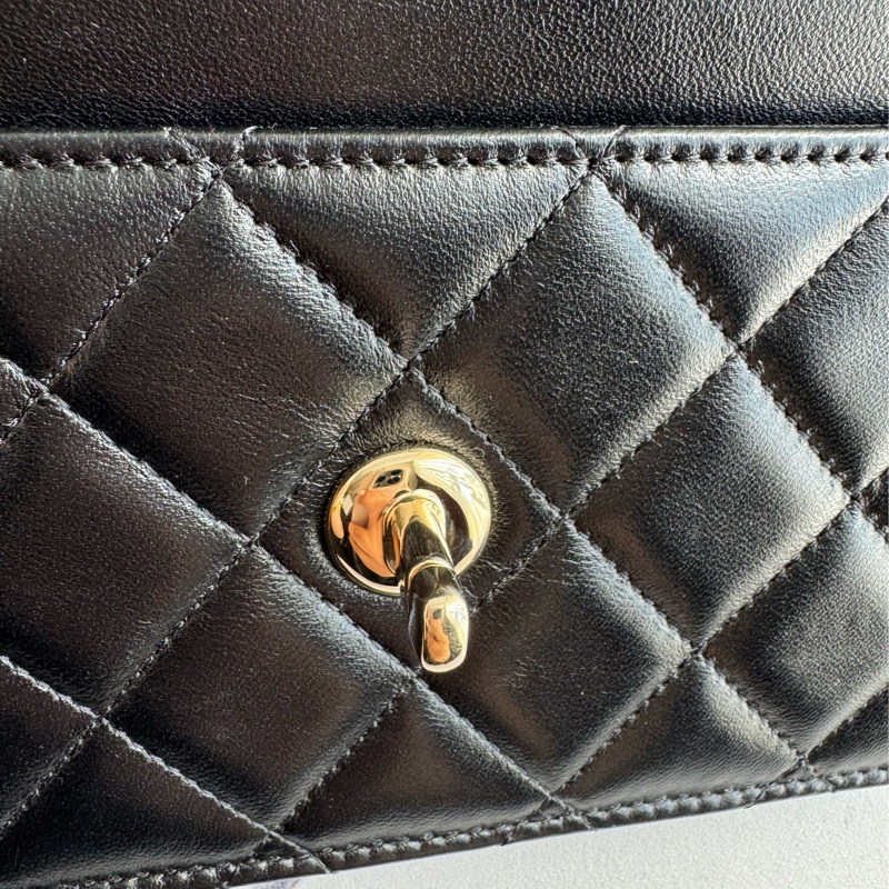 Chanel黑羊皮皮穿繩雙C Trendy CC woc-18