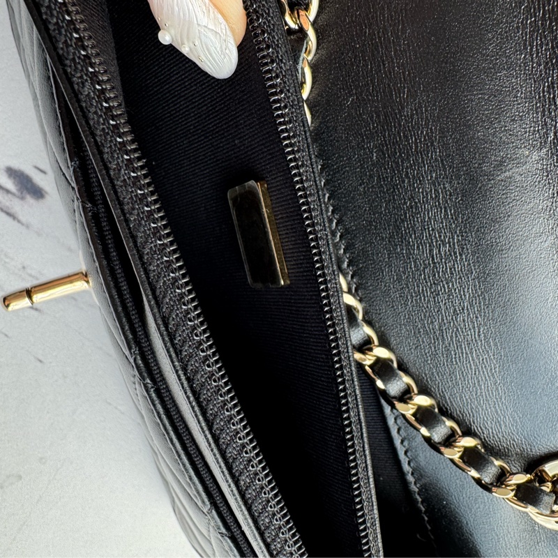 Chanel黑羊皮皮穿繩雙C Trendy CC woc-39