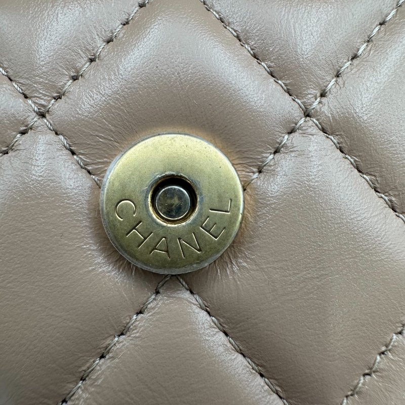 【美收精品】CHANEL 奶茶色長鍊包 B-863【隔月月中將轉賣至日本 上架期限30天】-10