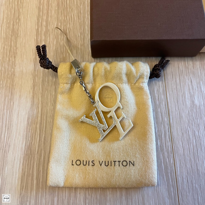 LV Louis Vuitton LOVE Keychain 白色大理石紋路 鑲鑽吊飾-2
