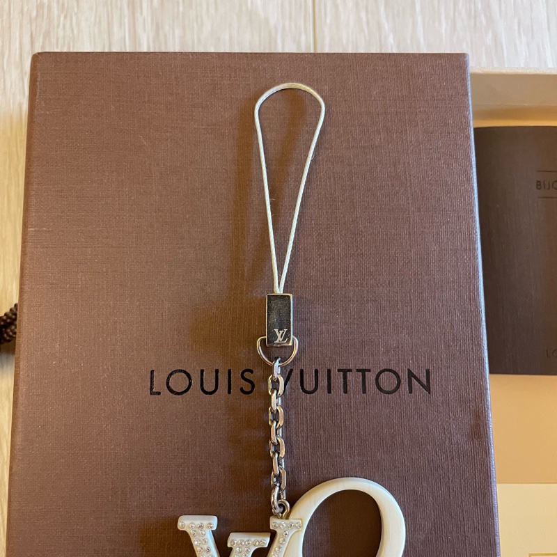 LV Louis Vuitton LOVE Keychain 白色大理石紋路 鑲鑽吊飾-5