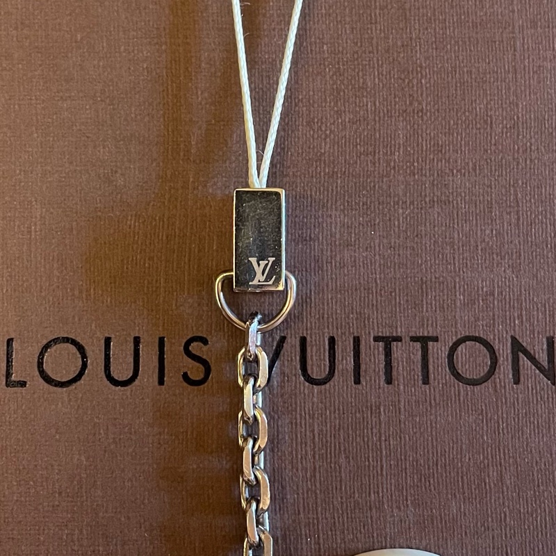 LV Louis Vuitton LOVE Keychain 白色大理石紋路 鑲鑽吊飾-8