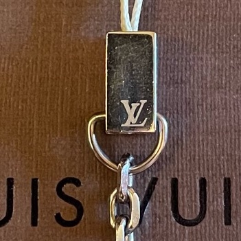 LV Louis Vuitton LOVE Keychain 白色大理石紋路 鑲鑽吊飾-10
