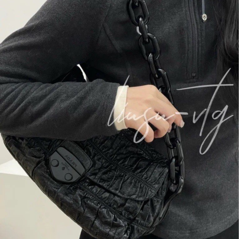 Prada 牛皮皺摺鏈條包-2