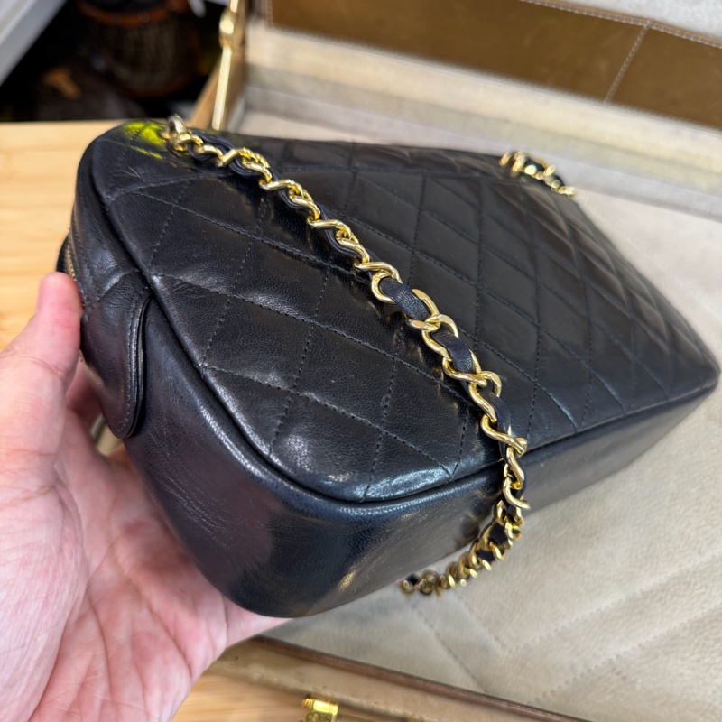 上架中🔑Chanel 黑羊元寶拉鍊相機包-2
