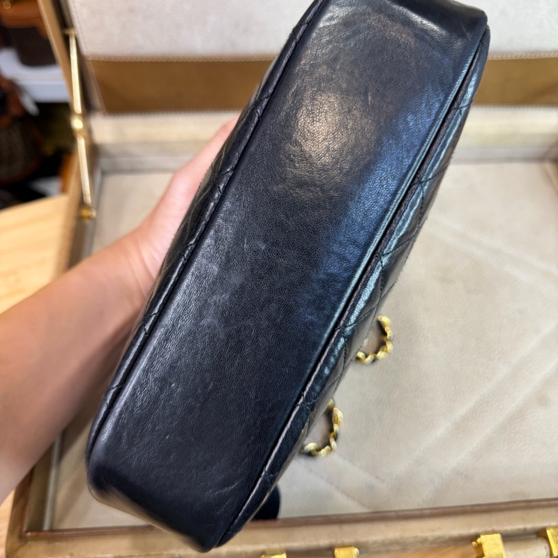 上架中🔑Chanel 黑羊元寶拉鍊相機包-5