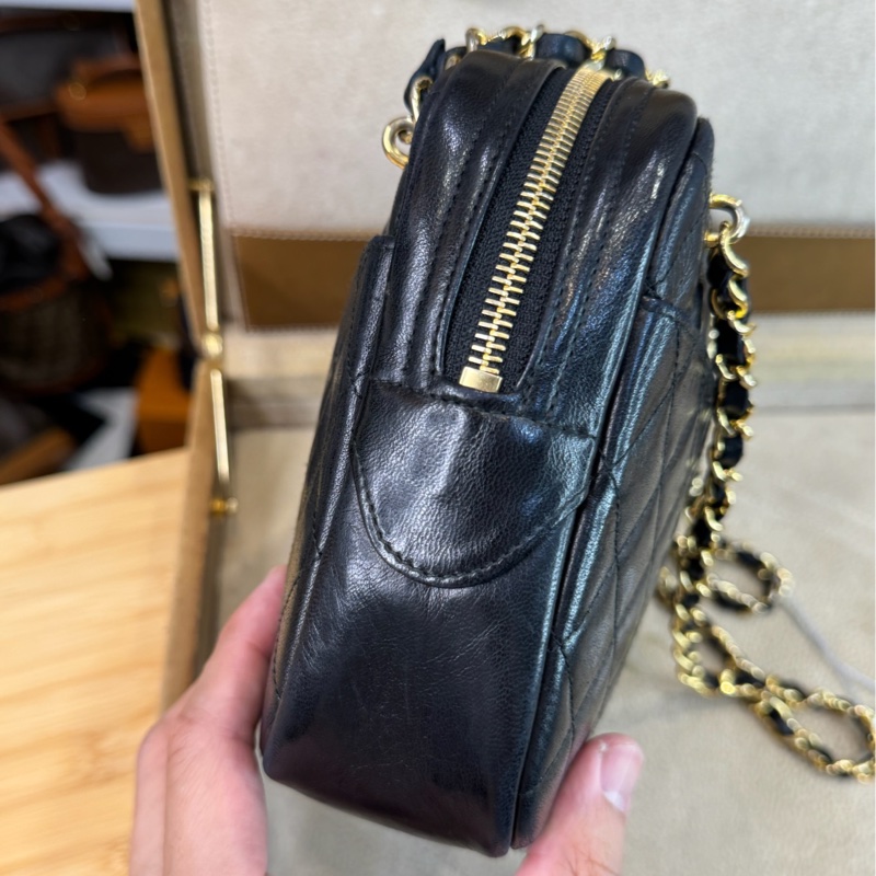 上架中🔑Chanel 黑羊元寶拉鍊相機包-10