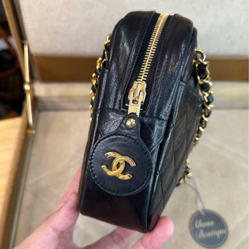 上架中🔑Chanel 黑羊元寶拉鍊相機包-11