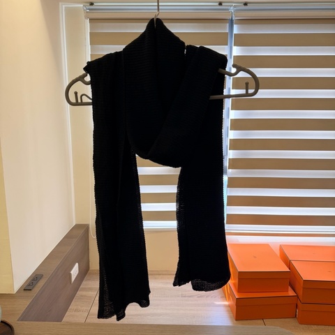 Homme Plisse 圍巾