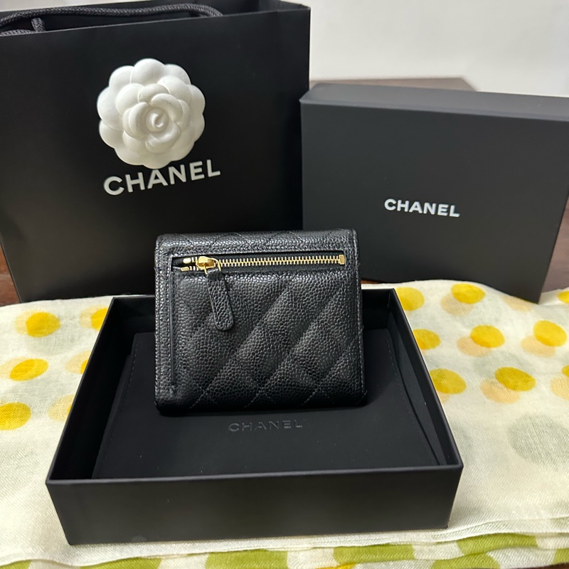 全新 荷蘭購入 Chanel經典三折短夾 金扣雙C 小羊皮製-1