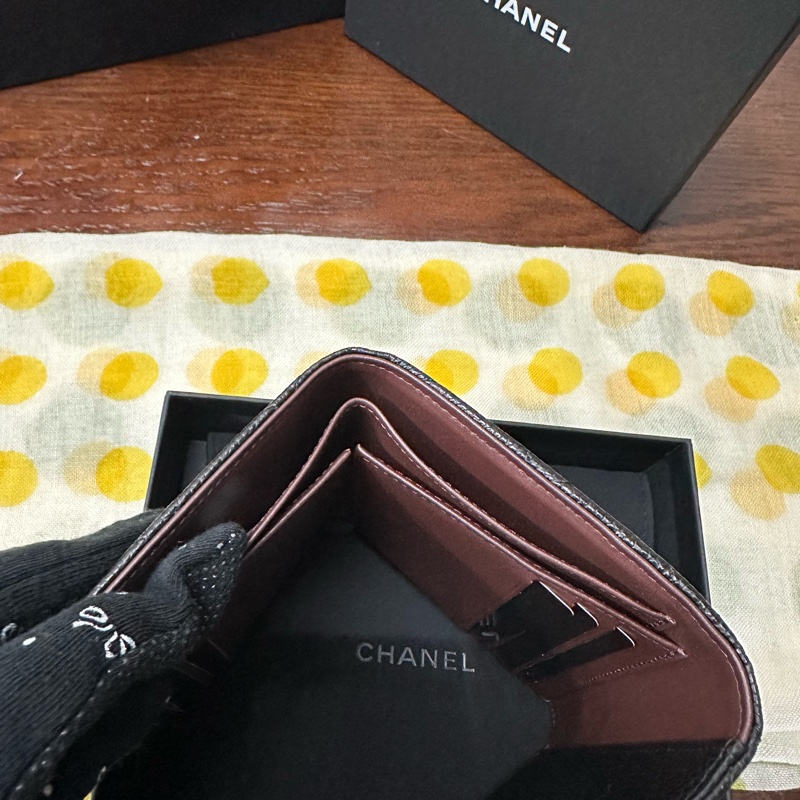 全新 荷蘭購入 Chanel經典三折短夾 金扣雙C 小羊皮製-3