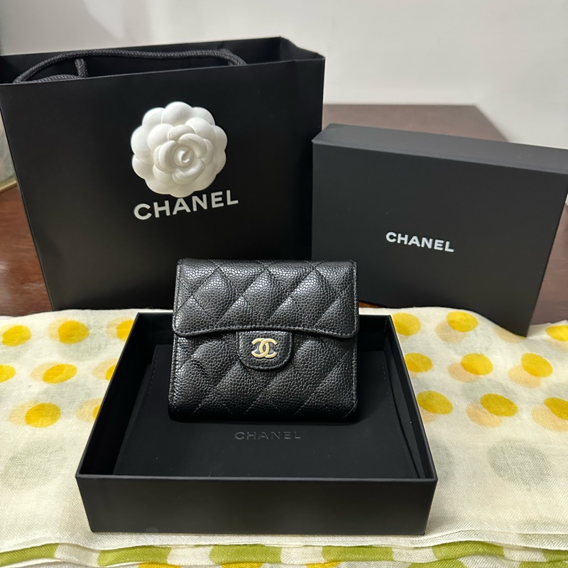 全新 荷蘭購入 Chanel經典三折短夾 金扣雙C 小羊皮製-5