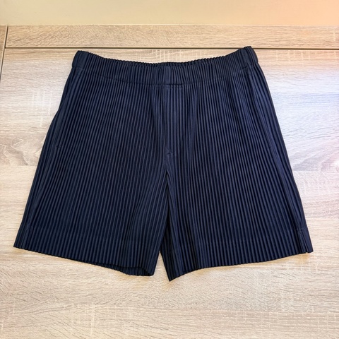 Homme Plisse 限量極短褲