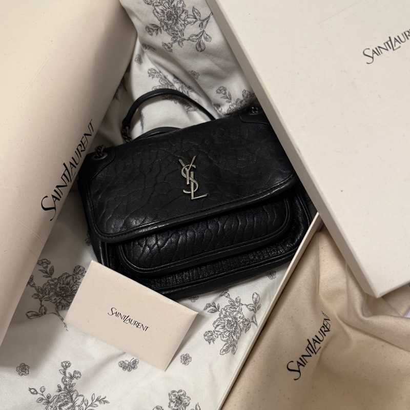 YSL 聖羅蘭 Niki小羊皮粒面鞋背包-0