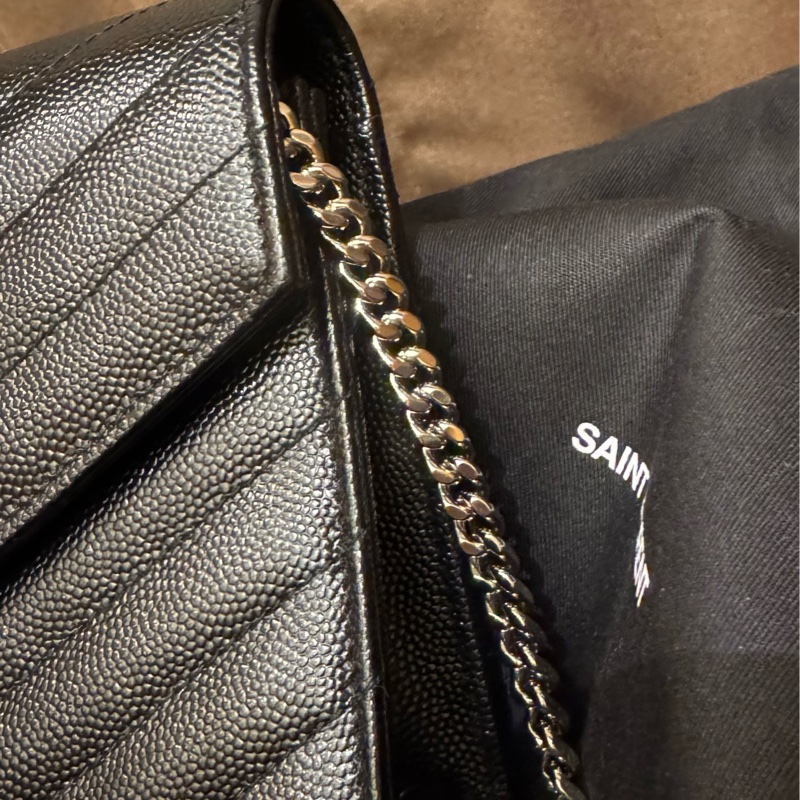 YSL 魚子醬信封式WOC 黑銀 19公分大全配台灣購證-2