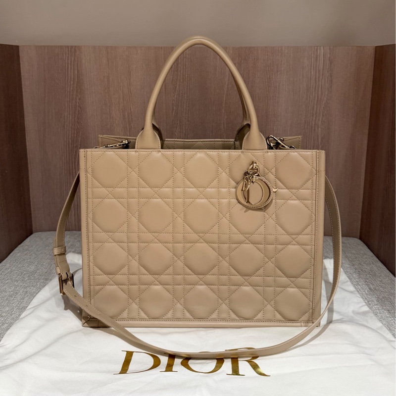 Dior Book 奶茶 裸 淡米色 裸奶Macrocannage 五格 大籐格紋 小牛皮 托特包 手提包 側背包 肩背包 斜背包-0