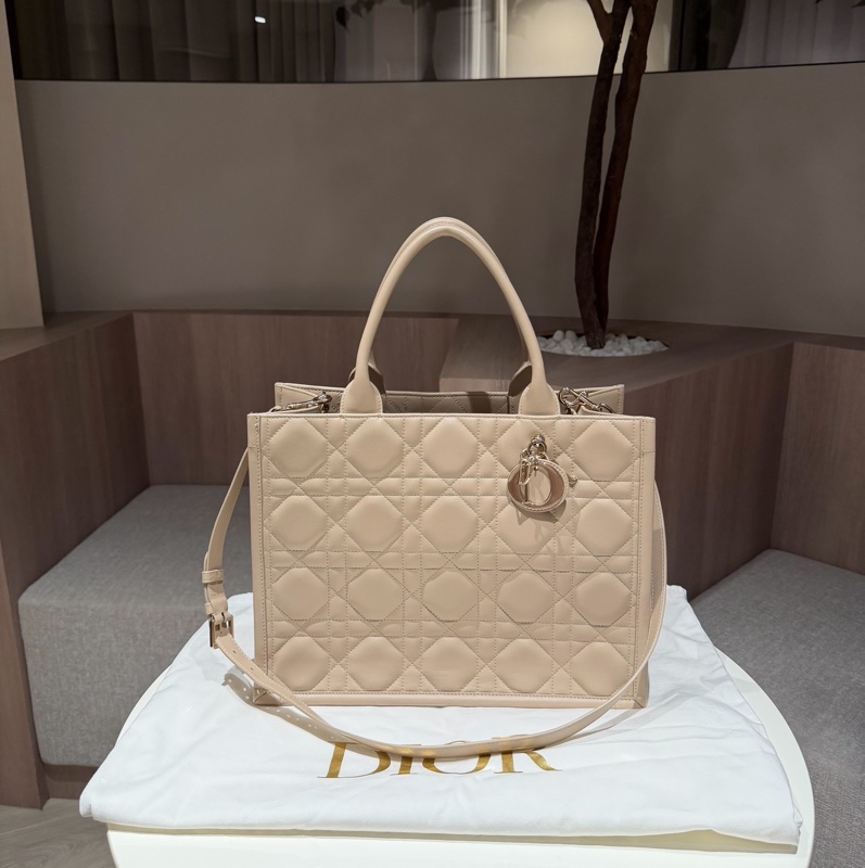 Dior Book 奶茶 裸 淡米色 裸奶Macrocannage 五格 大籐格紋 小牛皮 托特包 手提包 側背包 肩背包 斜背包-1