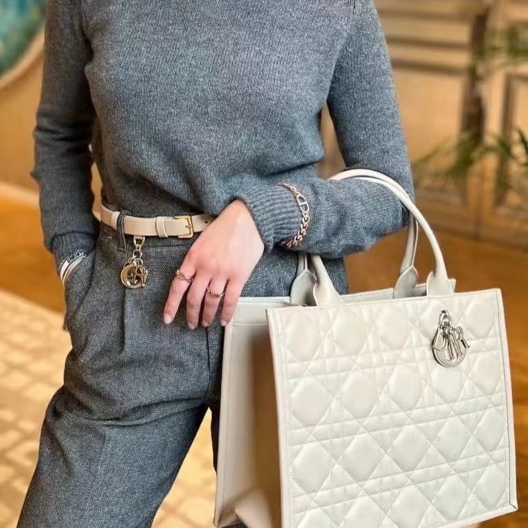 Dior Book 奶茶 裸 淡米色 裸奶Macrocannage 五格 大籐格紋 小牛皮 托特包 手提包 側背包 肩背包 斜背包-4