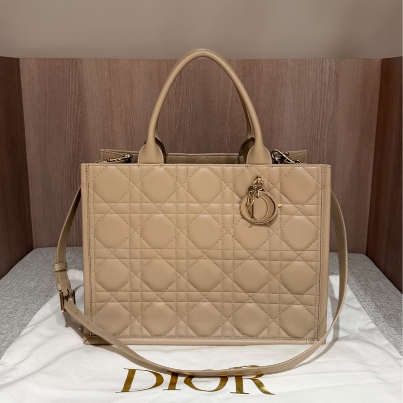 Dior Book 奶茶 裸 淡米色 裸奶Macrocannage 五格 大籐格紋 小牛皮 托特包 手提包 側背包 肩背包 斜背包-6