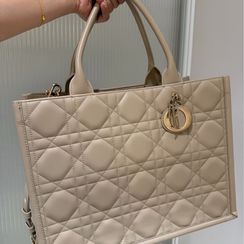 Dior Book 奶茶 裸 淡米色 裸奶Macrocannage 五格 大籐格紋 小牛皮 托特包 手提包 側背包 肩背包 斜背包-15