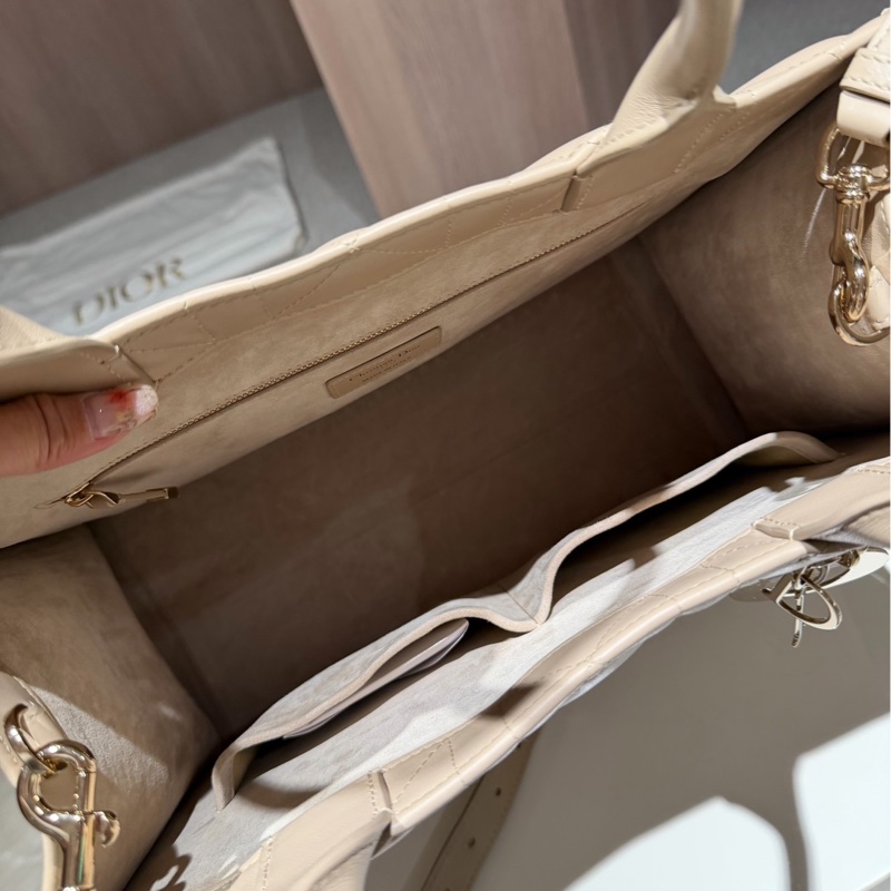 Dior Book 奶茶 裸 淡米色 裸奶Macrocannage 五格 大籐格紋 小牛皮 托特包 手提包 側背包 肩背包 斜背包-22