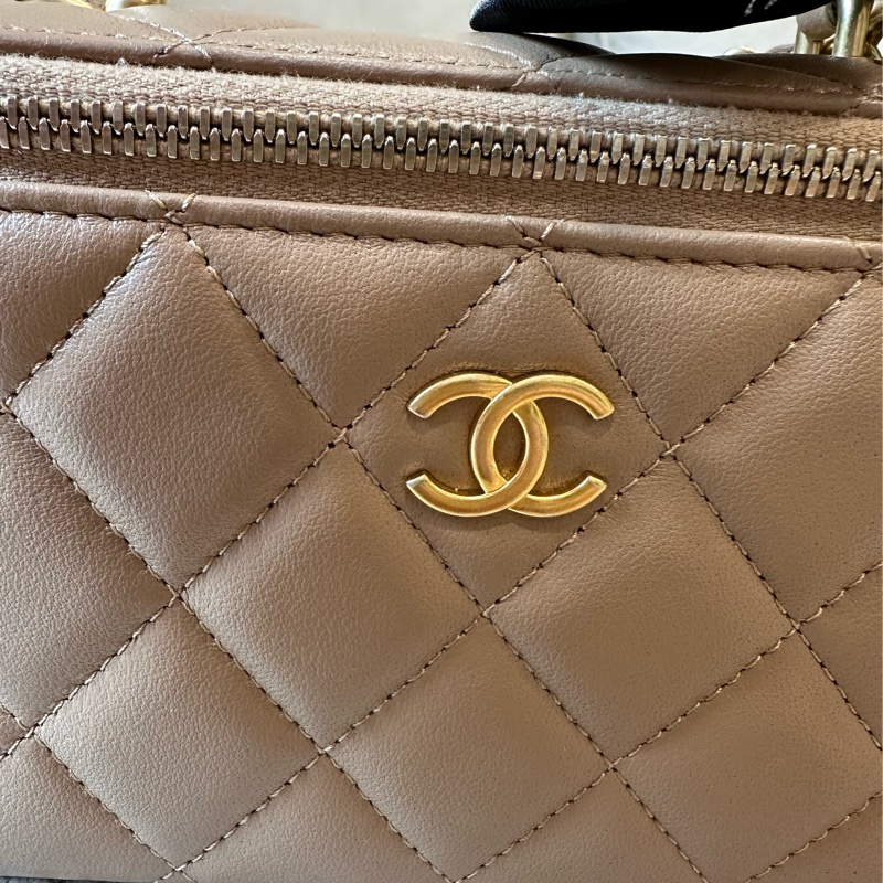 Chanel 長盒子 化妝包 側背包 米色 台灣專櫃購入全配-2
