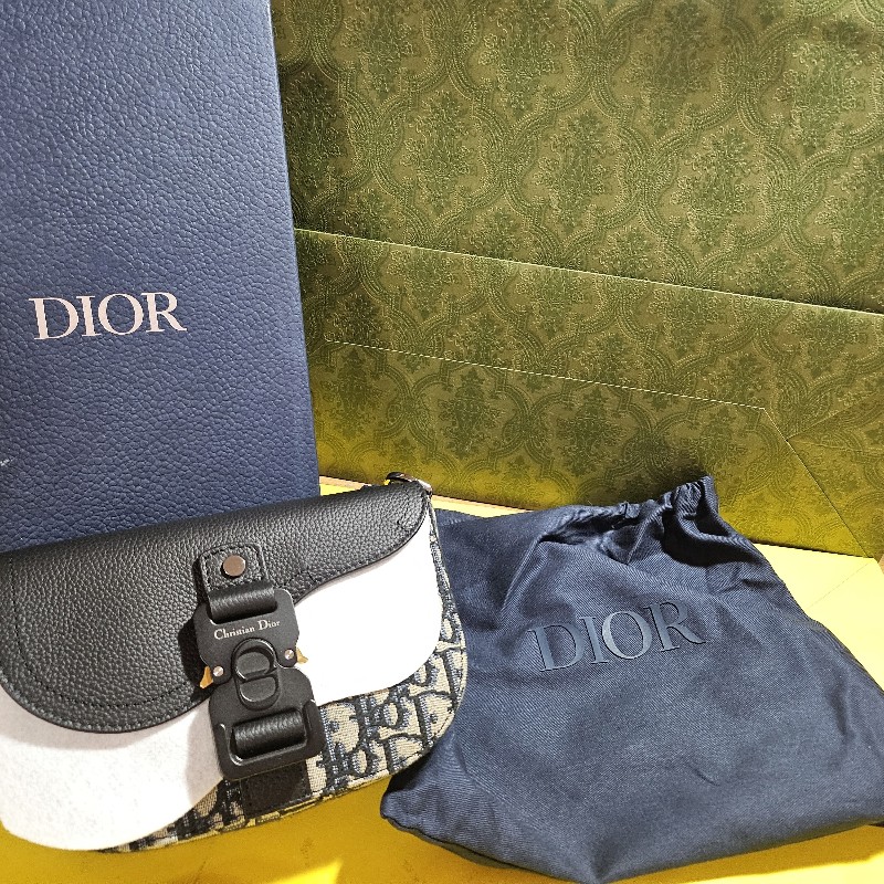 Dior迷你小郵差包-1