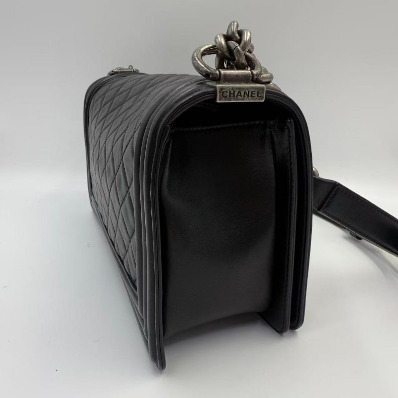 CHANEL boy25 黑色銀扣羊皮-1