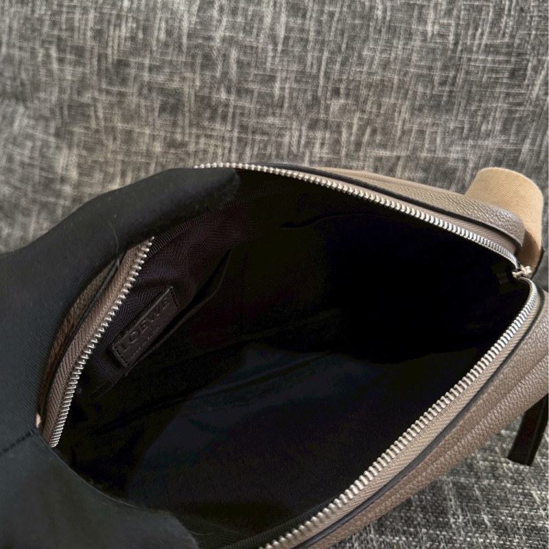 LOEWE messenger側背-8